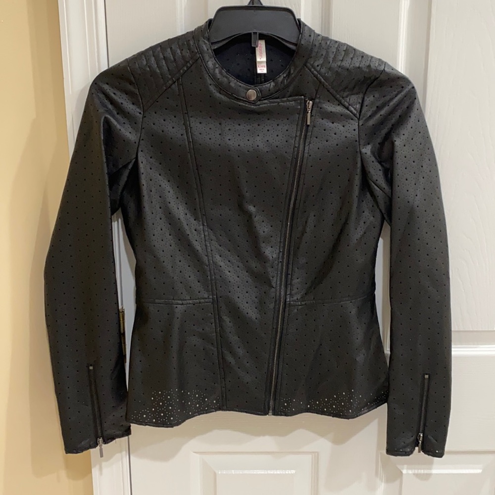 Size XL. Excellent condition.